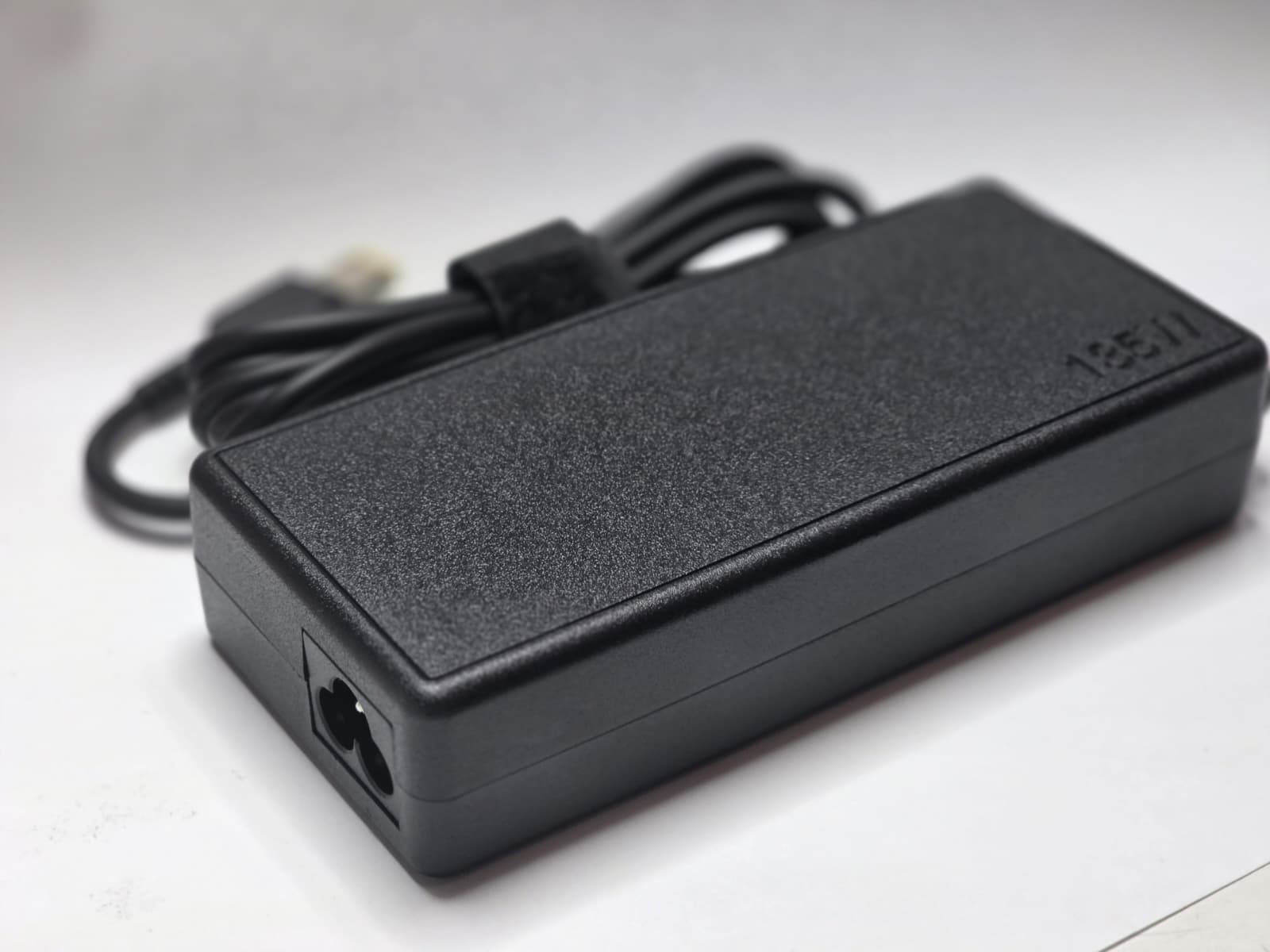 מטען מקורי למחשב נייד Lenovo USB (slim tip) 135W לנובו